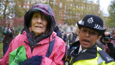 La policía británica arresta a activistas que participaban en las sentadas pacíficas en favor del grupo Palestine Action.