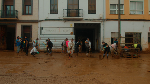 Frame de 'La voluntad', dirigida per Jon Elicegui, sobre la solidaritat després de la dana al País Valencià