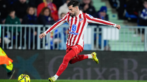 EuropaPress_7121579_alex_baena_of_atletico_madrid_in_action_during_the_spanish_league_laliga_ea Foto de archivo de un partido de Laliga del Atlético del Madrid y el Getafe CF.