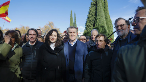 Botella, Aznar, Ayuso, Feijóo, Almeida y Rajoy, este domingo en Madrid.