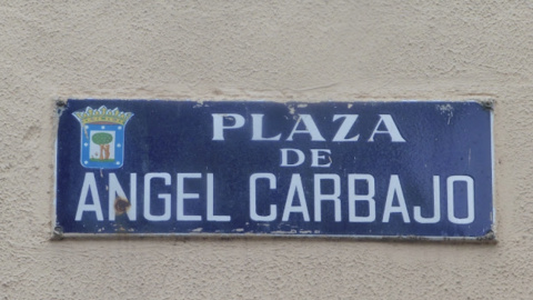 Placa de la plaza de Ángel Carbajo. Placa de la plaza de Ángel Carbajo.