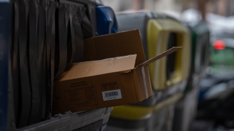 Varias cajas en unos contenedores de basura, en el barrio del Raval, a 12 de diciembre de 2024, en Barcelona, Catalunya (España). Varias cajas en unos contenedores de basura, en el barrio del Raval, a 12 de diciembre de 2024, en Barcelona, Catalunya (España).David Zorrakino / Europa Press12 DICIEMBRE 2024;CATALUÑA;CONTAMINACIÓN;POLUCIÓN;BASURA;CONTENEDORES;12/12/2024