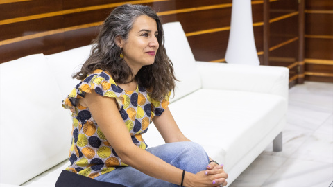 La portavoz de Unidas por Extremadura, Irene de Miguel, durante una reunión con la presidenta de la Asamblea de Extremadura.