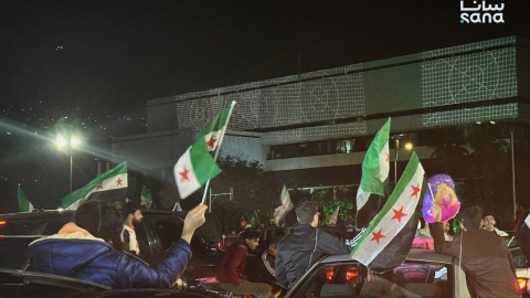 صور3-1 Los sirios celebran el primer aniversario de la Victoria y la Liberación en la Plaza Umayyad