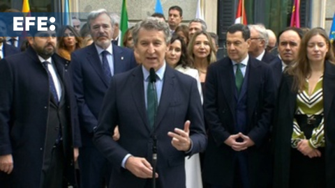 Feijóo acusa a Sánchez de presidir el Gobierno que más ha atacado a la Constitución Feijóo acusa a Sánchez de presidir el Gobierno que más ha atacado a la Constitución