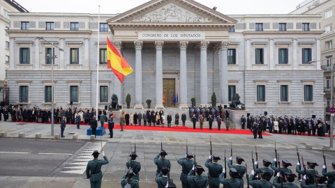 Acto de izado solemne de la Bandera Nacional en el Congreso este sábado. Acto de izado solemne de la Bandera Nacional en el Congreso este sábado.