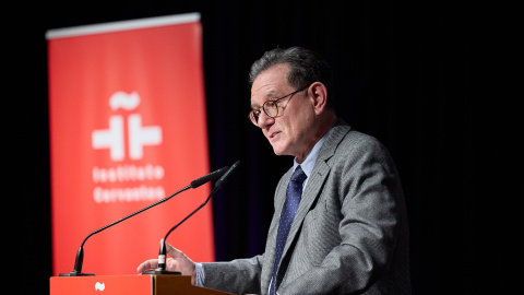 Carlos Castresana en la sede del Instituto Cervantes, en Madrid (España).