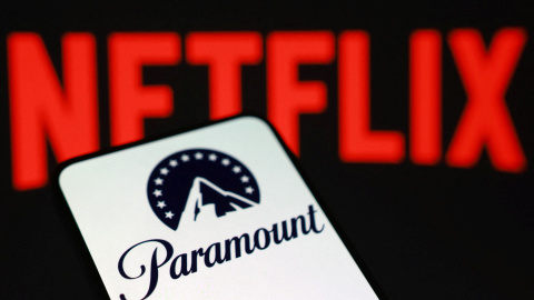 Lo logos de Paramount y Netflix.