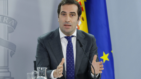El ministro de Economía, Carlos Cuerpo, durante su intervención en la rueda de prensa posterior a la reunión del Consejo de Ministros. El ministro de Economía, Carlos Cuerpo, durante su intervención en la rueda de prensa posterior a la reunión del Consejo de Ministros.