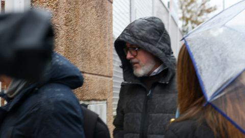 El ex director general de Coordinación Sociosanitaria de la Comunidad de Madrid, Francisco Javier Martínez Peromingo, a su llegada al juzgado.