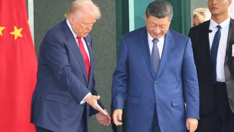EuropaPress_7065864_30_october_2025_south_korea_busan_us_president_donald_trump_and_chinese Imagen de archivo Donald Trump y Xi Jinping