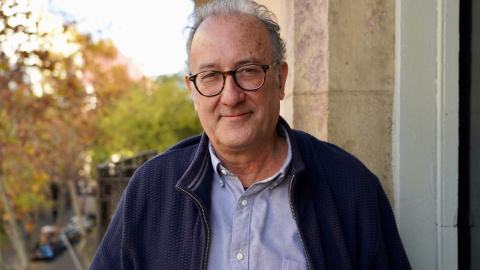 El president d'Òmnium, Xavier Antich, fotografiat durant l'entrevista a la redacció de Públic.