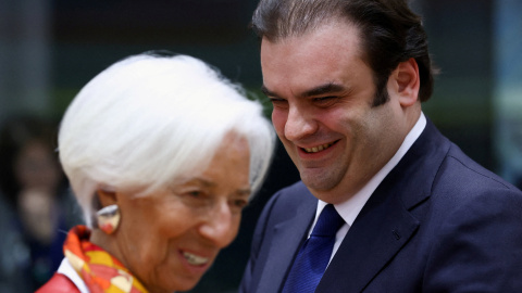 El ministro de Economía y Finanzas griego y próximo presidente del Eurogrupo, Kyriakos Pierrakis, junto con la presidenta del Banco Central Europeo, Christine Lagard.