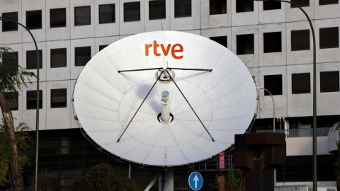 AFP__20251205__877P8CB__v1__MidRes__SpainEurovisionTelevisionIsrael Esta fotografía, tomada el 5 de diciembre de 2025, muestra una vista de la sede de la cadena pública española RTVE en Madrid