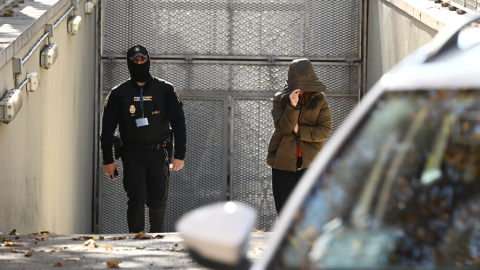 La exmilitante socialista Leire Díez a su salida del aparcamiento de la Audiencia Nacional. La exmilitante socialista Leire Díez a su salida del aparcamiento de la Audiencia Nacional.