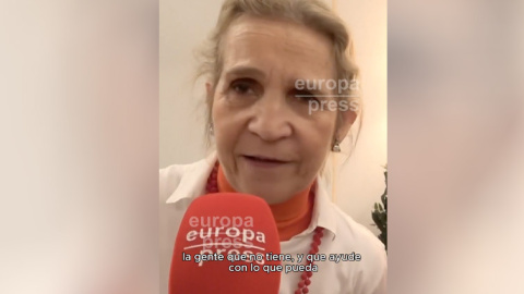 La infanta Elena en un mercadillo solidario. La infanta Elena en un mercadillo solidario.