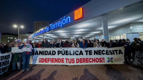 Fotografía de archivo de manifestantes durante una concentración ante el Hospital de Torrejón.