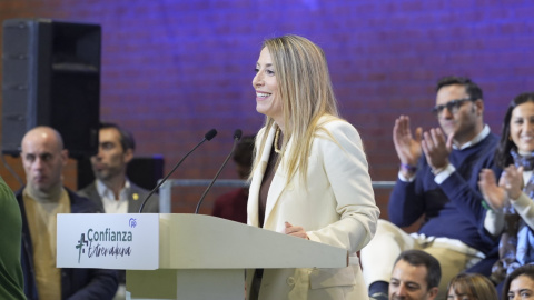 La presidenta del PP de Extremadura y candidata a la reelección a la Presidencia de la Junta, María Guardiola (C), participa en un acto electoral, a 13 de diciembre de 2025, en Navalmoral de la Mata, Cáceres, Extremadura (España). La presidenta del PP de Extremadura y candidata a la reelección a la Presidencia de la Junta, María Guardiola (C), participa en un acto electoral, a 13 de diciembre de 2025, en Navalmoral de la Mata, Cáceres, Extremadura (España).