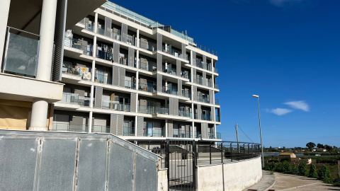 Una imatge de l’edifici Arriaz de la Ràpita que s'ha d'enderrocar