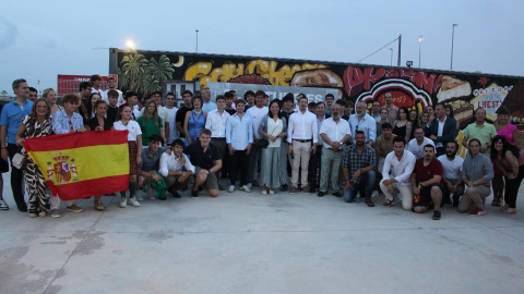 Representantes de Vox junto a ultraderechistas de varias organizaciones, entre las que se encontraba Revuelta, tras una reunión mantenida el 14 de junio de 2025 en Castellón.