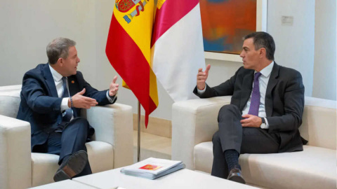 Choque frontal entre el entorno de Sánchez y el de Page por la continuidad de la consejera que denunció las primarias