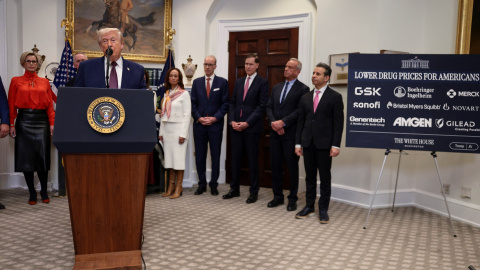 El presidente de EEUU, Donald Trump, anuncia, en el Salón Roosevelt de la Casa Blanca, el acuerdo con nueve grandes farmacéuticas para la rebaja de los precios de los medicamentos. El presidente de EEUU, Donald Trump, anuncia, en el Salón Roosevelt de la Casa Blanca, el acuerdo con nueve grandes farmacéuticas para la rebaja de los precios de los medicamentos.