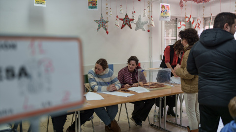 Elecciones autonómicas en Extremadura en un colegio en Mérida, este sábado. Elecciones autonómicas en Extremadura en un colegio en Mérida, este sábado.