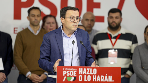 El candidato socialista a la presidencia de la Junta de Extremadura Miguel Ángel Gallardo durante su comparecencia tras conocer los resultados electorales extremeños, hoy domingo en la sede del PSOE en Mérid El candidato socialista a la presidencia de la Junta de Extremadura Miguel Ángel Gallardo durante su comparecencia tras conocer los resultados electorales extremeños, hoy domingo en la sede del PSOE en Mérida