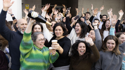 La fortuna ha llegado a la sede de Bimba y Lola en Vigo, por participaciones del 70.048, segundo premio del Sorteo Extraordinario de la Lotería de Navidad. La fortuna ha llegado a la sede de Bimba y Lola en Vigo, por participaciones del 70.048, segundo premio del Sorteo Extraordinario de la Lotería de Navidad.