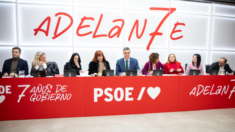 El secretario general del PSOE Pedro Sánchez (c) preside la reunión de la Comisión Ejecutiva Federal del partido celebrada este lunes en la sede de Ferraz, en Madrid.