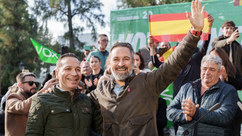 Santiago Abascal y Óscar Fernández Calle, durante un mitin en Almendralejo, Badajoz.