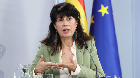 La ministra de Igualdad, Ana Redondo, durante una rueda de prensa posterior a la reunión del Consejo de Ministros, en el Palacio de la Moncloa, a 16 de diciembre de 2025, en Madrid (España).