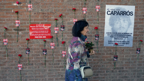 Ofrenda floral en homenaje a Manuel José García Caparrós por el 48 aniversario de su asesinato.