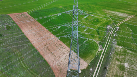 Vista de una torre de alta tensión cerca del municipio de Torija (Guadalajara). Vista de una torre de alta tensión cerca del municipio de Torija (Guadalajara).