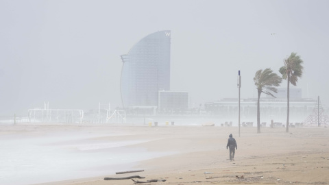 La playa de la Barceloneta en Barcelona. La playa de la Barceloneta en Barcelona.