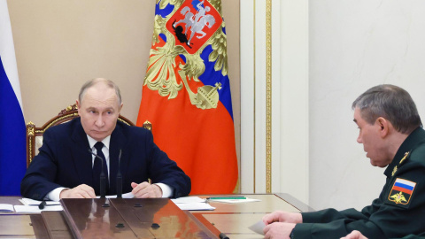 El presidente ruso, Vladimir Putin, preside una reunión en Moscú.