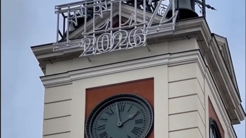 Las letras en la puerta del Sol.