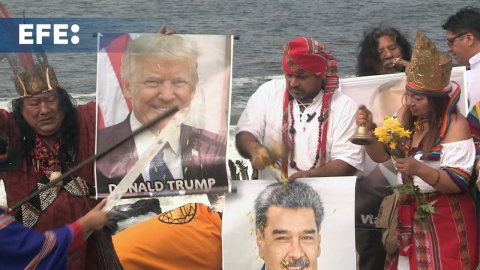 Chamanes peruanos predicen que Maduro sale del poder en Venezuela en 2026 Lima, 29 dic (EFE).- Un grupo de chamanes y curanderos peruanos predijeron que el presidente de Venezuela, Nicolás Maduro, se retira del poder en el año que está por comenzar, a raíz de la tensión que mantiene con Estados Unidos, y que, por lo tanto, el mandatario estadounidense, Donald Trump, se levantará como el ganador en ese conflicto, al realizar este lunes un ritual de predicciones para 2026 en una playa de Lima.
IMÁGENES: MIKHAIL HUACÁN
EDICIÓN Y LOCUCIÓN: SANTIAGO GUERRA