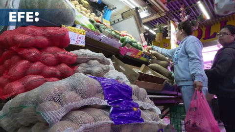 La inflación se modera una décima en diciembre, hasta el 2,9 %, por el efecto de los carburantes La inflación se modera una décima en diciembre, hasta el 2,9 %, por el efecto de los carburantes