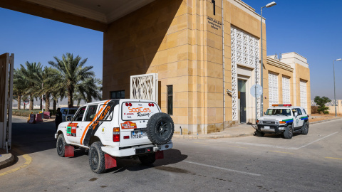 Foto de archivo de coches de policía en Riad, Arabia Saudí. Foto de archivo de coches de policía en Riad, Arabia Saudí.