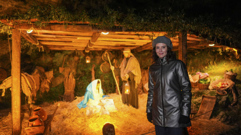 La presidenta de la Comunidad de Madrid, Isabel Díaz Ayuso, visita el Belén Viviente de Buitrago del Lozoya.