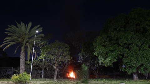 Detonaciones y explosiones en la madrugada de este sábado en la base militar de La Carlota (Caracas).