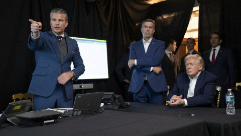 Hegseth, Ratcliffe y Trump siguen la operación contra Maduro.