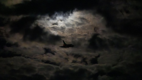 Una foto facilitada por la Real Fuerza Aérea muestra un avión en una base en Oriente Medio.