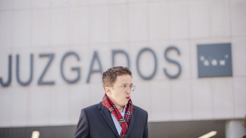 El ex portavoz de Sumar en el Congreso Iñigo Errejón sale de declarar en los juzgados de Plaza de Castilla, a 16 de enero de 2025, en Madrid (España).