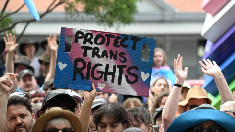 08 February 2025, Australia, Sydney: Protesters gather during a rally for the Protect Trans Youth National Day of Action at Pride Square. Rallies in support of transgender youth take place nationwide to protest laws that advocates say are a politically motivated attack. Photo: Dean Lewins/AAP/dpaFecha: 08/02/2025.Foto de archivoFirma: Dean Lewins / AAP / dpa - Only For Use In Spain
