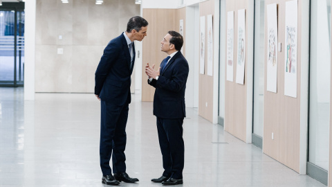 El presidente del Gobierno, Pedro Sánchez, y el ministro de Exteriores, José Manuel Albares, durante la Conferencia de Embajadores y Embajadoras de España acreditados en el exterior, en el Ministerio de Asuntos Exteriores