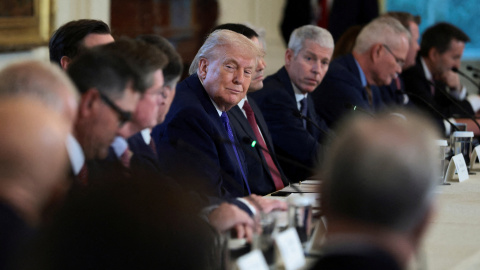 Donald Trump con diferentes ejecutivos de empresas petroleras en la Casa Blanca, este viernes. Donald Trump con diferentes ejecutivos de empresas petroleras en la Casa Blanca, este viernes.