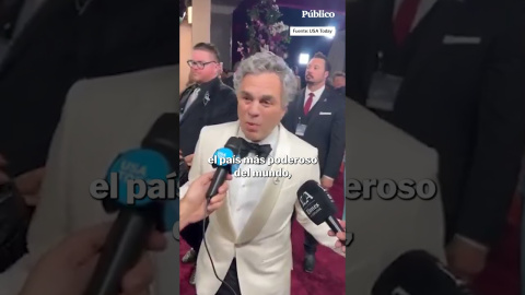 El actor Mark Ruffalo recuerda en la alfombra de los Globos de Oro a Renee Nicole Good, la mujer que murió asesinada por un agente del ICE y manda un mensaje a Donald Trump: "Es un delincuente, un pedófilo. Es el peor ser humano que existe"

Hace 18 años nacimos con un compromiso: hacer un periodismo útil para la sociedad. Solo podemos continuar con esta labor si contamos con el apoyo de personas como tú.

Únete a la comunidad de Público. 18 años no son nada… cuando nos queda tanto por contar. Periodismo incómodo para tiempos difíciles. https://bit.ly/3VylhmD


Periodismo, investigación y compromiso para construir un mundo más igualitario.
¡Suscríbete ya a nuestro canal!: https://bit.ly/2U8nM0q
Visita: https://www.publico.es
Síguenos en Facebook: https://www.facebook.com/diario.publico/
Síguenos en Twitter: https://twitter.com/publico_es
Síguenos en Instagram: https://www.instagram.com/publico.es
Síguenos en TikTok: https://www.tiktok.com/@publico_es
Síguenos en Bluesky: https://bsky.app/profile/publico.es