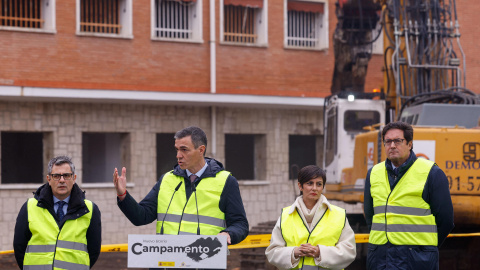 Pedro Sánchez, junto a Félix Bolaños, Isabel Rodríguez y Óscar López, este lunes en las obras de la Operación Campamento. Pedro Sánchez, junto a Félix Bolaños, Isabel Rodríguez y Óscar López, este lunes en las obras de la Operación Campamento.